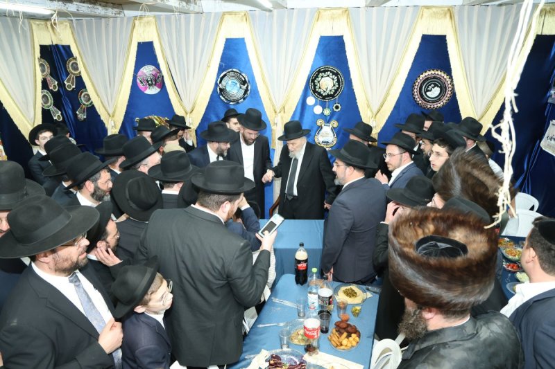 באדיבות המצלם