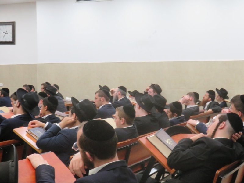 באדיבות המצלם
