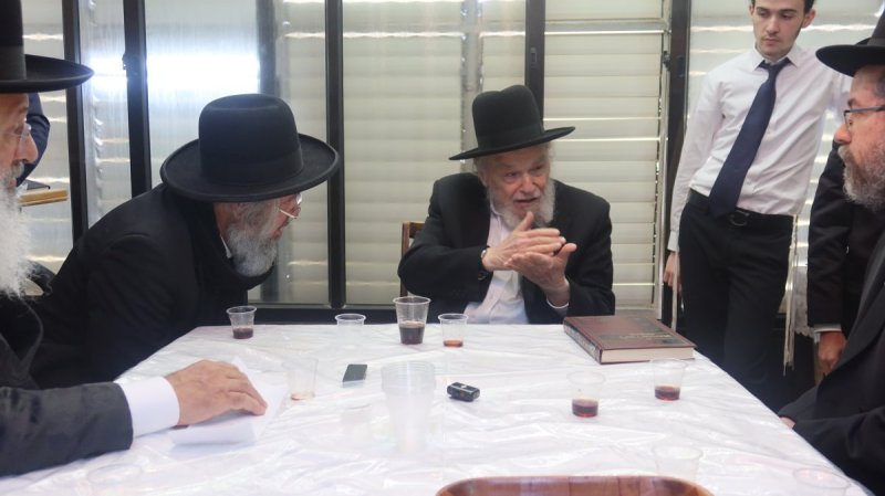 באדיבות המצלם