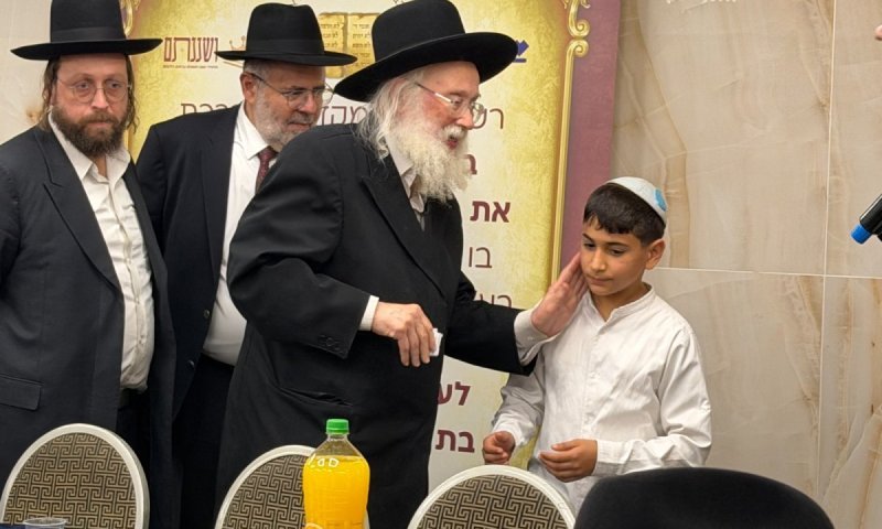 הגר"י סילמן והגר"ש גלאי לילדי 'שובו': "אתם אלה שצריכים לברך אותנו"