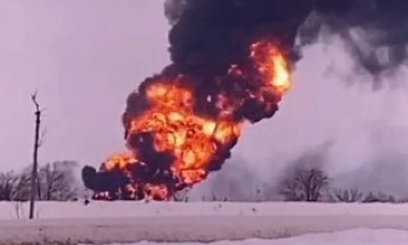 להבות ענק: האוקראינים תקפו מתקן נפט מרכזי ברוסיה 