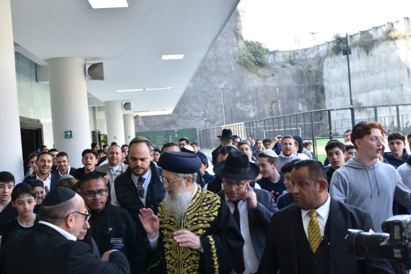 באדיבות המצלם