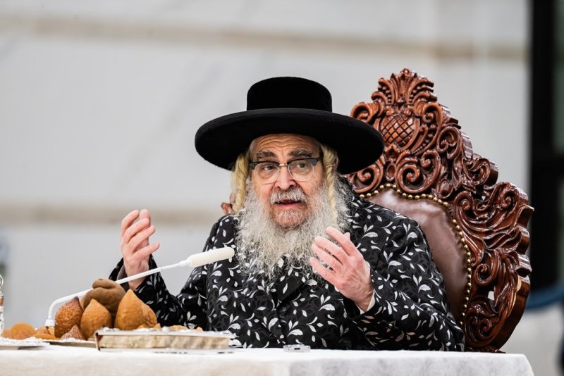 בחצרות סאטמר