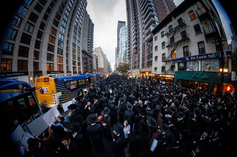 האחים לאנטשעווסקי, אברומי בלום, ד. ה. כרם, אייזיק. י, Clear shot