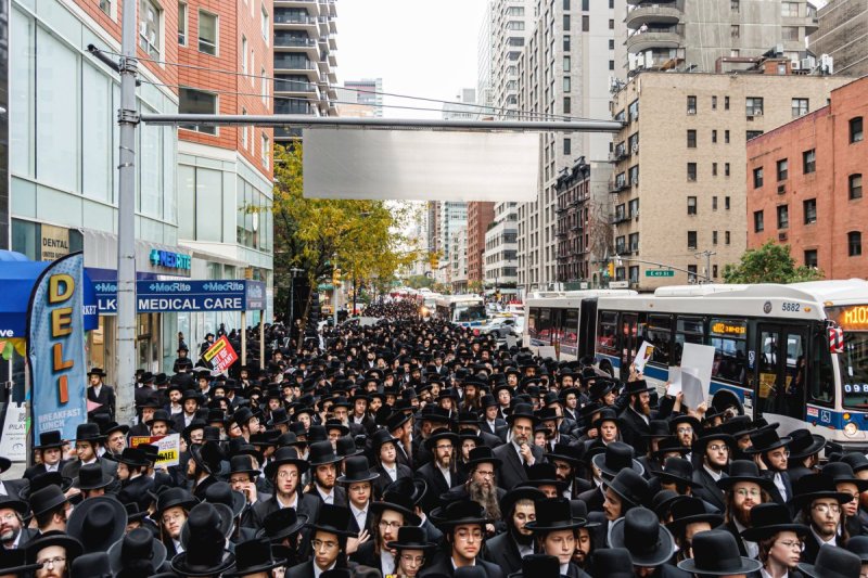 האחים לאנטשעווסקי, אברומי בלום, ד. ה. כרם, אייזיק. י, Clear shot