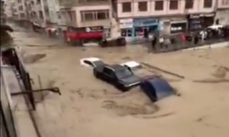 שיטפונות חריגים בטורקיה: רחובות הוצפו, 12 בני אדם נפצעו