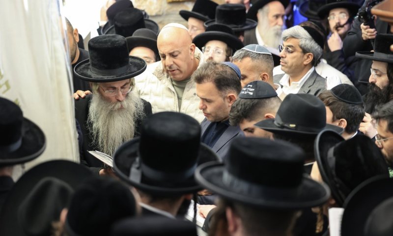 אחרי הנס בשחקים: ניצולי טיסת פליי דובאי הגיעו לקבר רחל לומר תודה