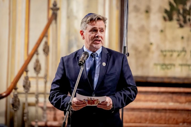 באדיבות המצלם