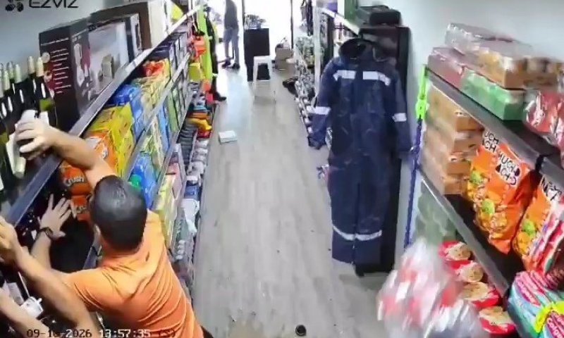 רעידת האדמה בפנמה: העובדים המסורים מיהרו להגן על בקבוקי האלכוהול