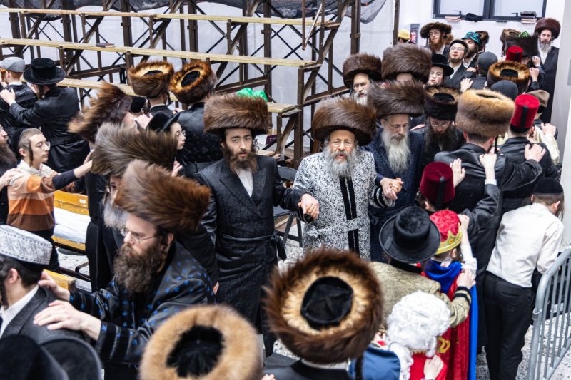 האחים לאנטשעווסקי, אברומי בלום, ואייזיק י.