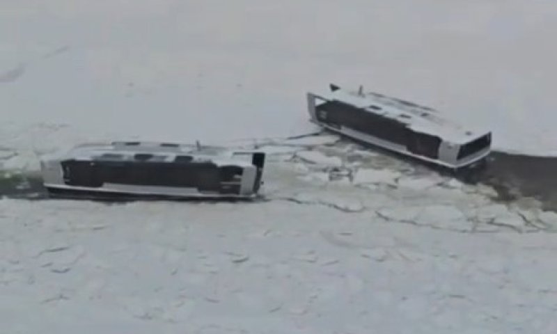 נהר מוסקבה קפא: רציפי השיט נסגרו בשל הצטברות קרח קיצונית