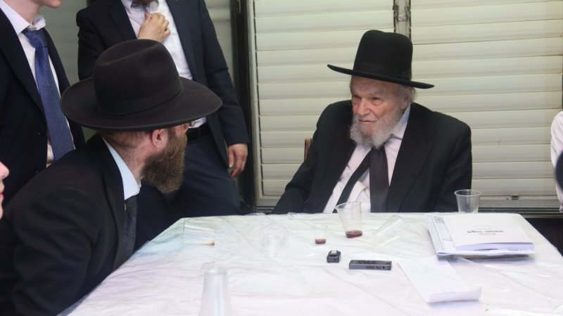 באדיבות המצלם