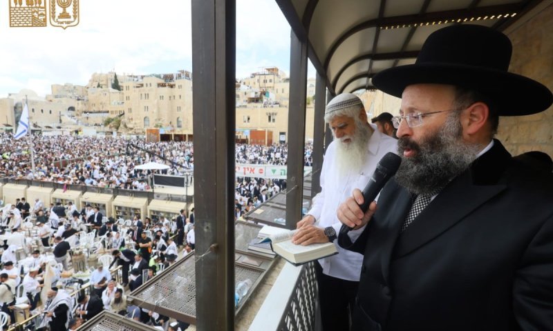 בעקבות בג"ץ: הגר"ש רבינוביץ קורא לבחון את הנחיות כניסת מתפללים לכותל