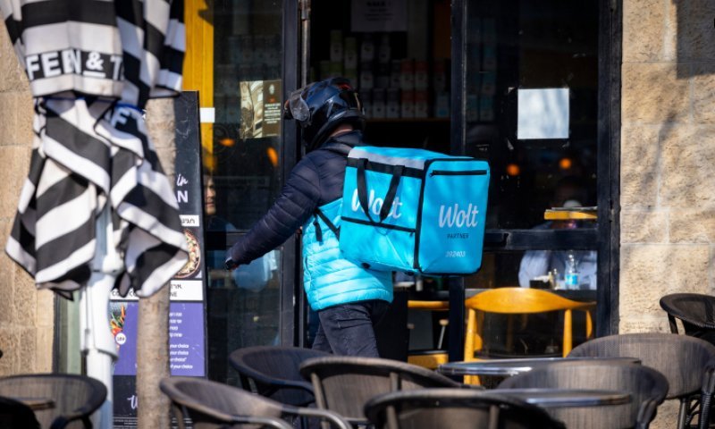 הזמנתם משלוח ממסעדה? השליח עלול להסתבך עם החוק