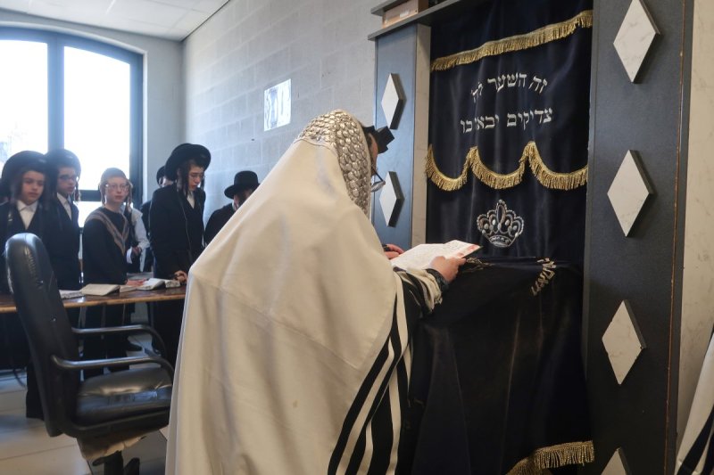 משה קאהן ומ.א. נוימן