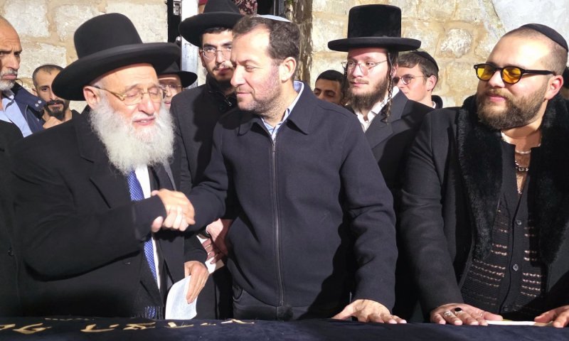 אלפים הגיעו הלילה לקבר יוסף וקראו לריבונות