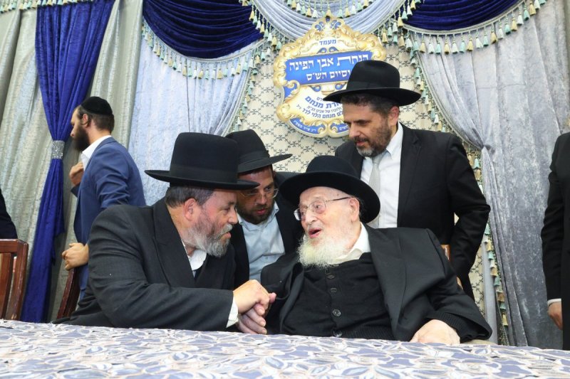 באדיבות המצלם