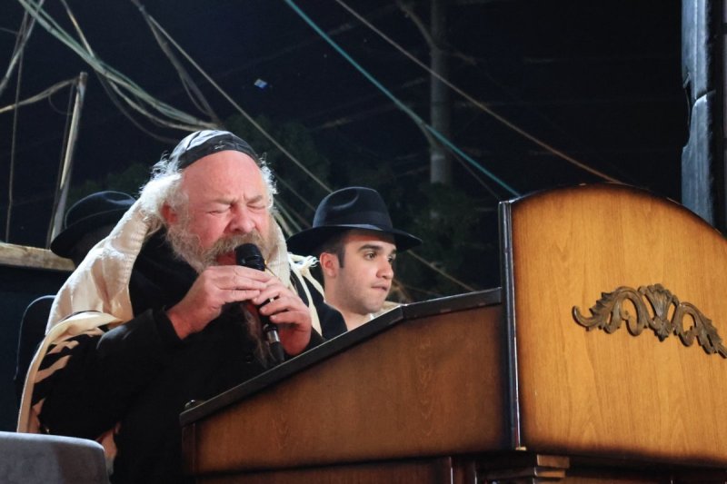 אריאל סר