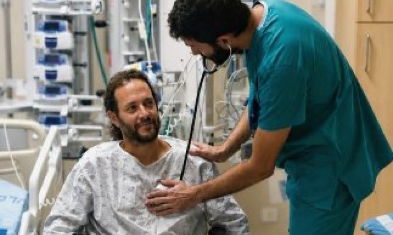 גבר הוכש על ידי הנחש הקטלני ביותר מבין הנחשים הארסיים בישראל