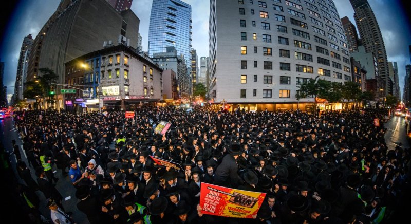 האחים לאנטשעווסקי, אברומי בלום, ד. ה. כרם, אייזיק. י, Clear shot