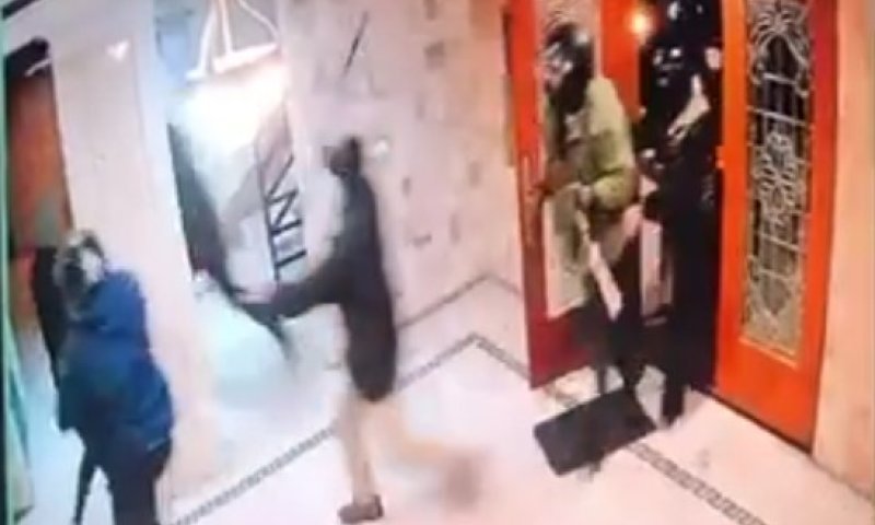 תיעודים מטהרן: מרדפים אלימים של כוחות המשטר האיראני אחרי מפגינים