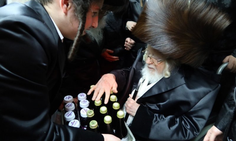 אחרי 14 שנים: הרבי הגיע מרחובות למודיעין עילית לשבע ברכות לנכדתו