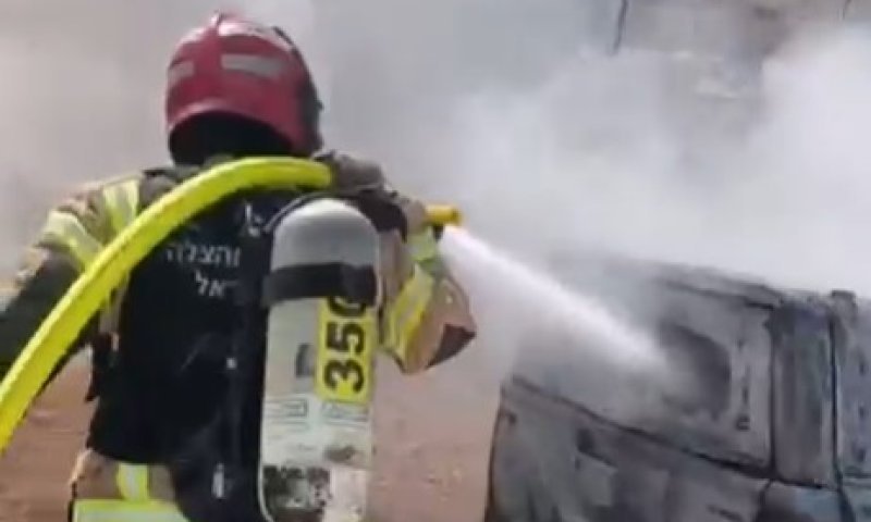 רכב עלה באש מפגיעת רחפן נפץ סמוך למשגב עם; שני פצועים בזירה