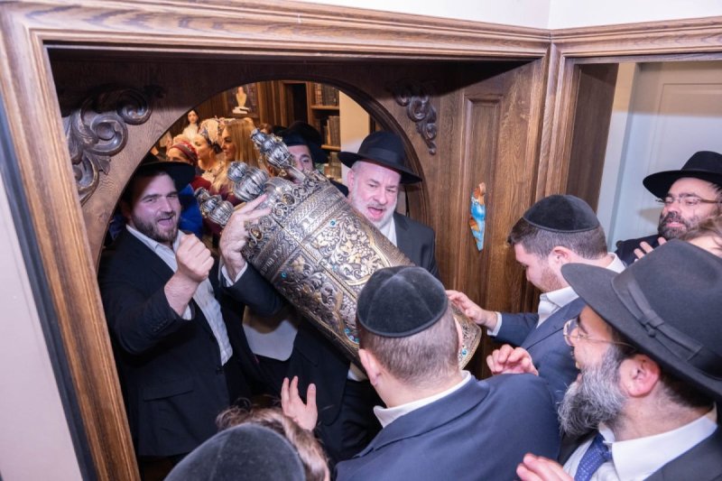 באדיבות המצלם