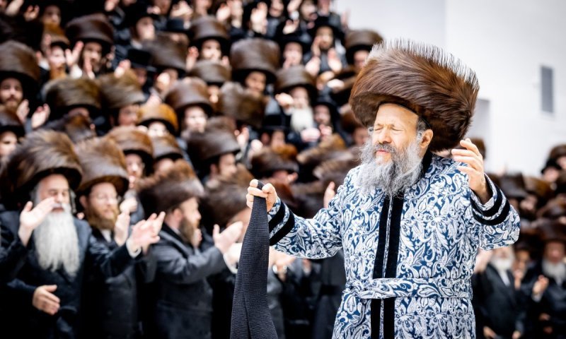 שמחת החתונה בבאבוב-45: נכדת האדמו"ר נישאה בבורו פארק