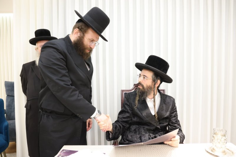 באדיבות המצלם