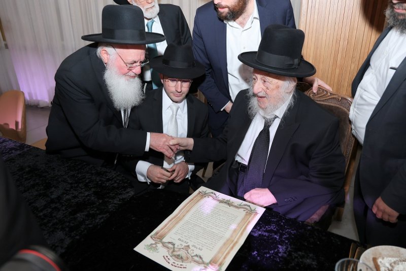 באדיבות המצלם