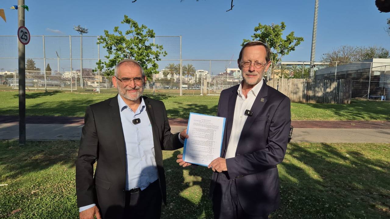 באדיבות המצלם