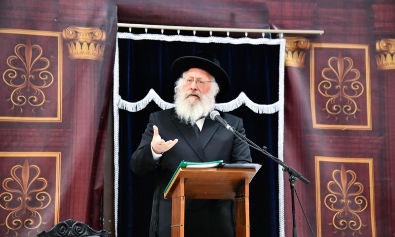 רבה של ב"ב מסר דרשת שבת הגדול במתחם התת קרקעי במכנובקא בעלזא