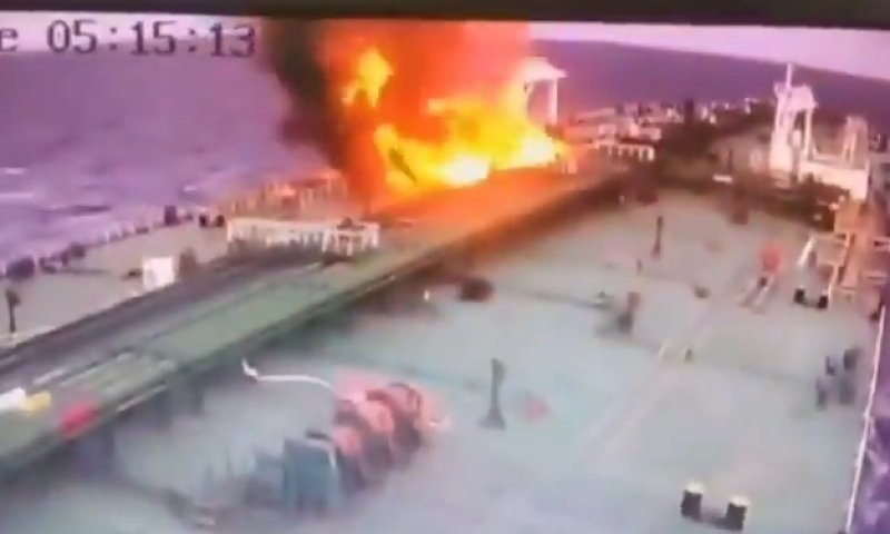 המצלמות תיעדו: כטב"ם אוקראיני פוגע במכלית נפט