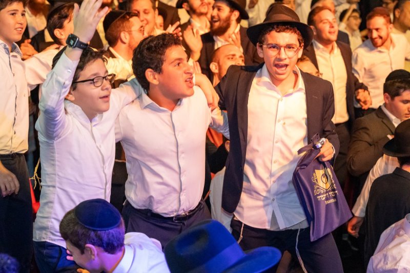 באדיבות המצלם