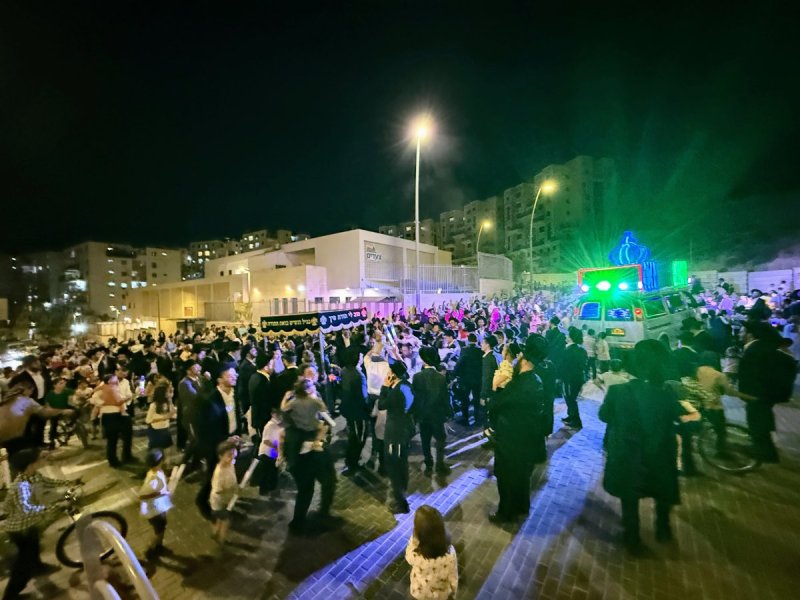 באדיבות המצלם