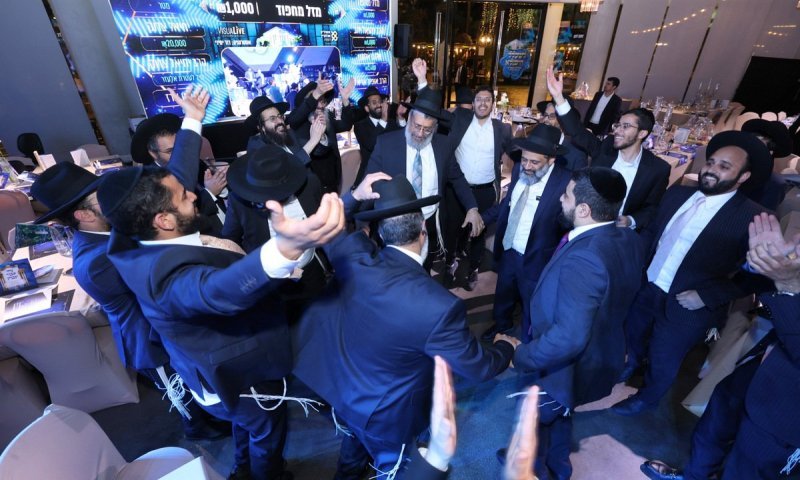 בני קהילת 'עטרת אלעזר' ממודיעין עילית התכנסו למעמד מרומם באולמי הרמוזו