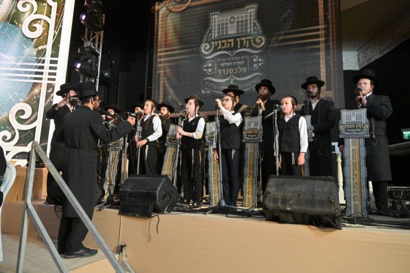 באדיבות המצלם