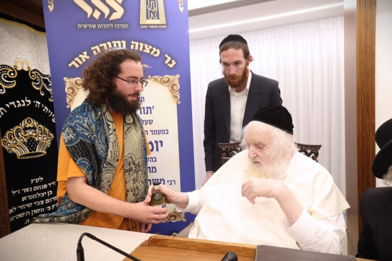 באדיבות המצלם