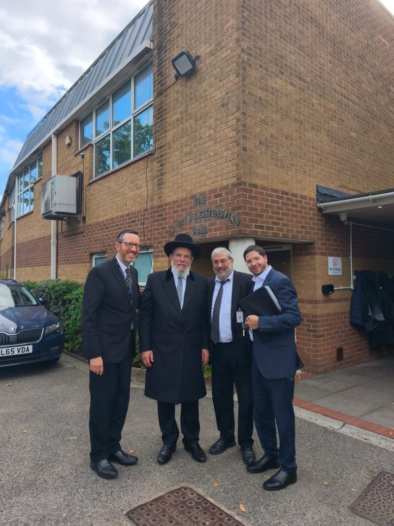 באדיבות המצלם