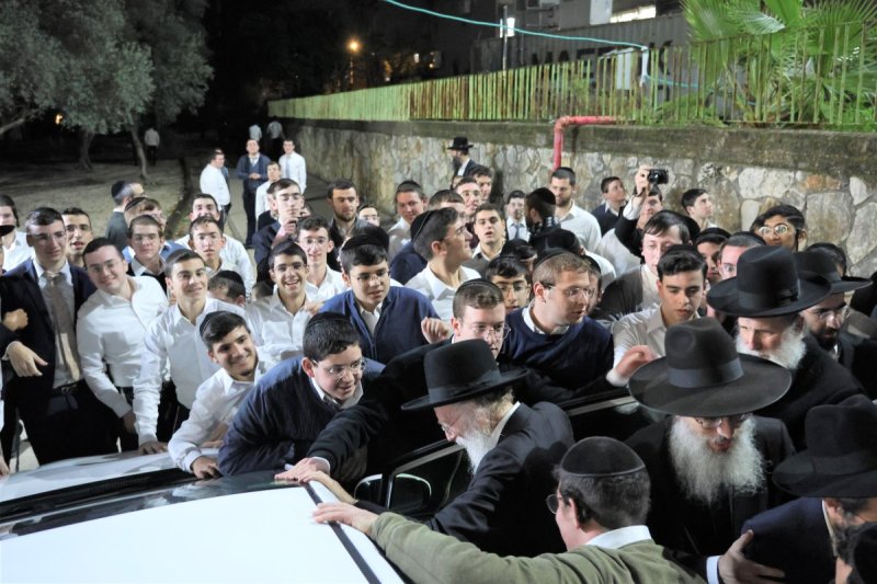 באדיבות המצלם