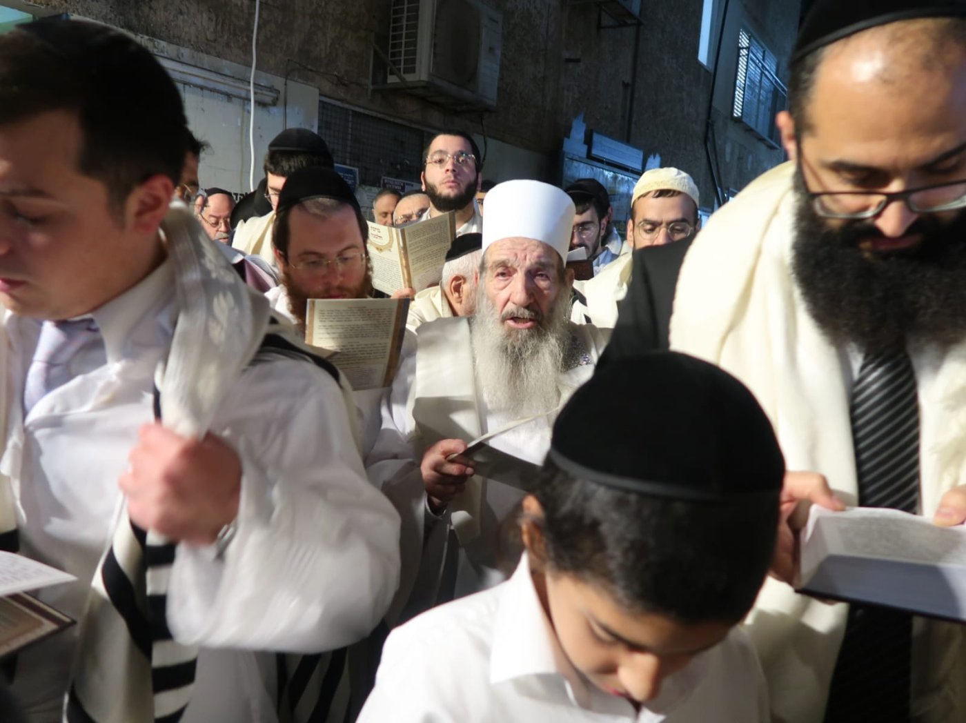 באדיבות המצלם