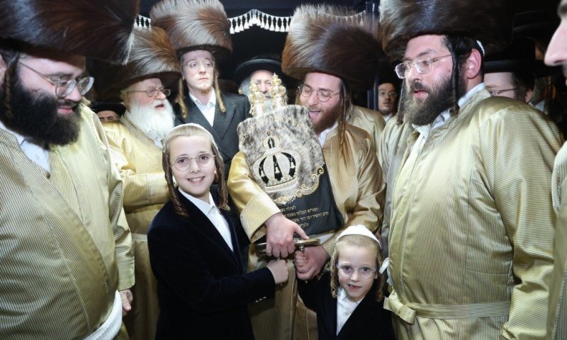 חבורת 'רבי משה'ס שיעור' הכניסו ספר תורה לתולדות אברהם יצחק