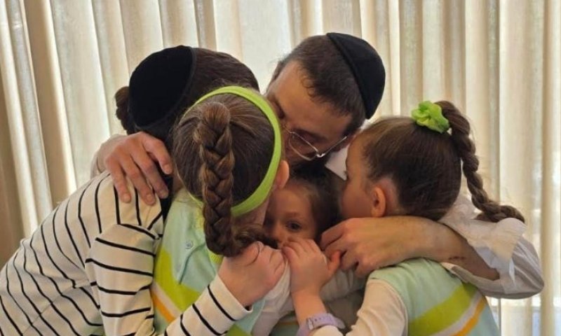 עין לא נותרה יבשה: משפחת דוידזון התאחדה בבית החולים
