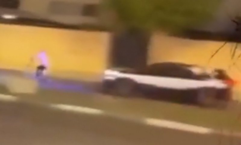 ניידת עירונית פגעה בנער על קורקינט - והמשיכה לנסוע