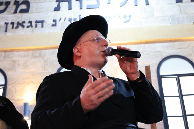 אריאל סר