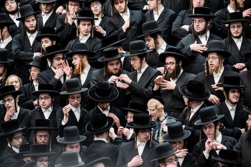 בחצרות סאטמר