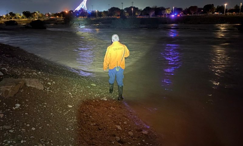 תיעוד מהשטח: נמשכות הסריקות אחר האדם שנסחף בנחל מיתר