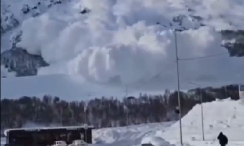 מפולת שלגים אדירה פגעה באתר הנופש אלברוס ברוסיה | תיעוד דרמטי הופץ ברשת
