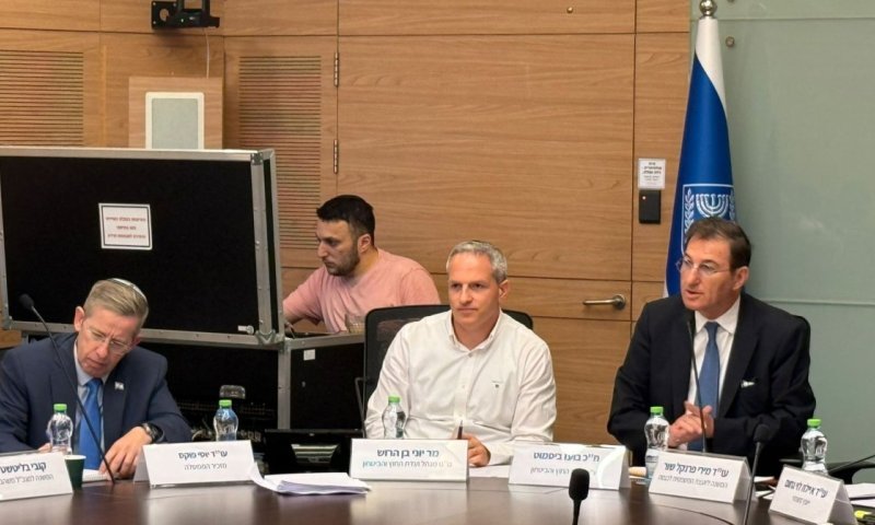 ביסמוט נעל את הדיון על חוק הגיוס, מיד במליאה - חוק פיזור הכנסת